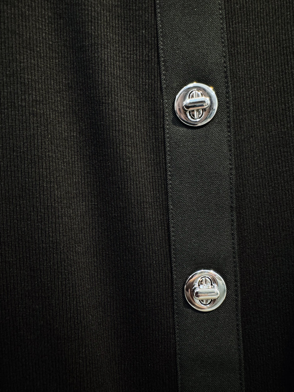 LATCH RIB CARDI TOP | BLACK